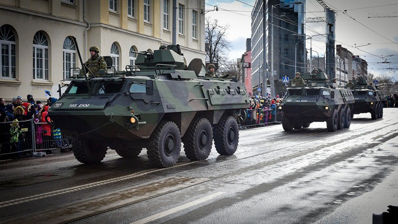 Ky la binh si, vu khi NATO tran ngap thu do Estonia-Hinh-12